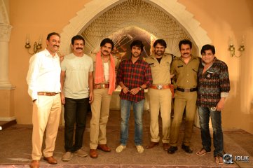Ram Charan Meets Pawan Kalyan On The Sets Of Sardaar Gabbar Singh